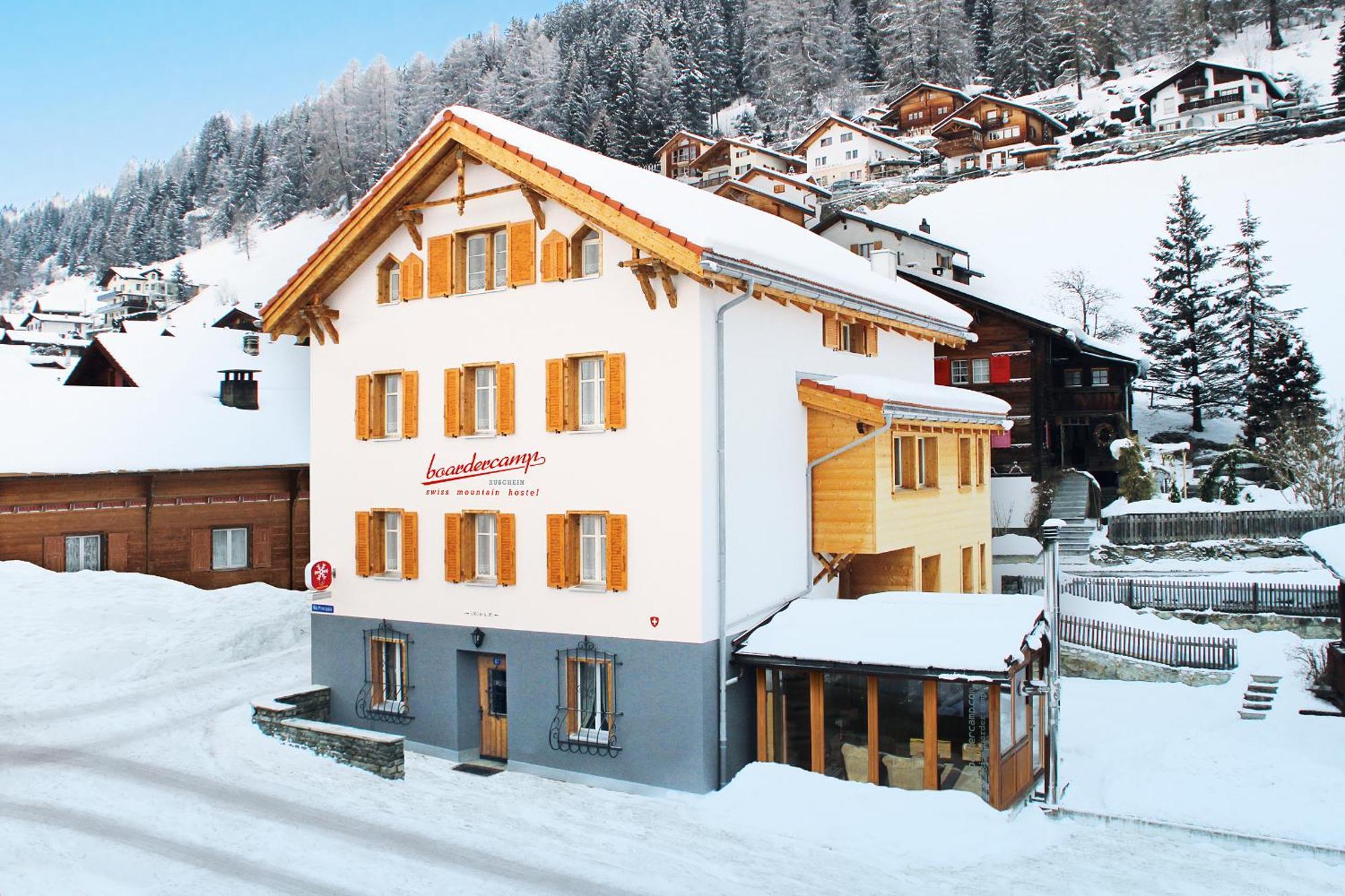Boardercamp Laax - Swiss Mountain Hostel Ruschein Zewnętrze zdjęcie